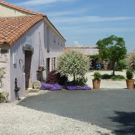 לינה וארוחת בוקר La Boisniere 3*