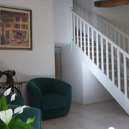 לינה וארוחת בוקר La Boisniere 3*