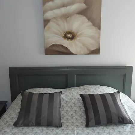 לינה וארוחת בוקר La Boisniere